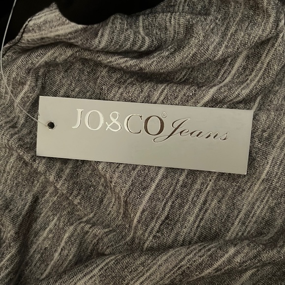 NWT Black and Grey Tank Top - Picture 4 of 7